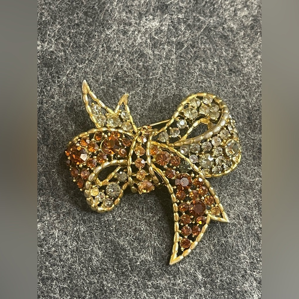 Vintage Rhinestone bow brooch